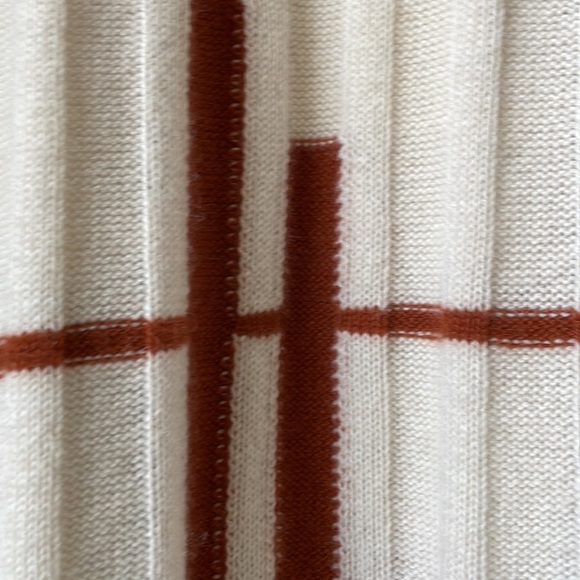 ⭐️ GORGEOUS and Unique Skirt - Picture 8 of 10